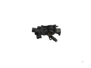 Używane Obudowa termostatu Peugeot Expert (V1/VA/VB/VE/VF/VT/VY) 2.0 Blue HDi 180 16V Cena € 149,00 Z VAT oferowane przez Automaterialen Ronald Morien B.V.