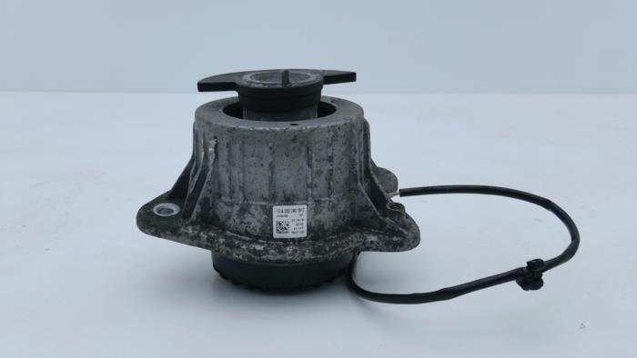 Usagé Support moteur Mercedes S (222.0/222.1) 3.0 S-350 BlueTEC, S-350d 24V Prix € 65,00 Règlement à la marge proposé par Automaterialen Ronald Morien B.V.