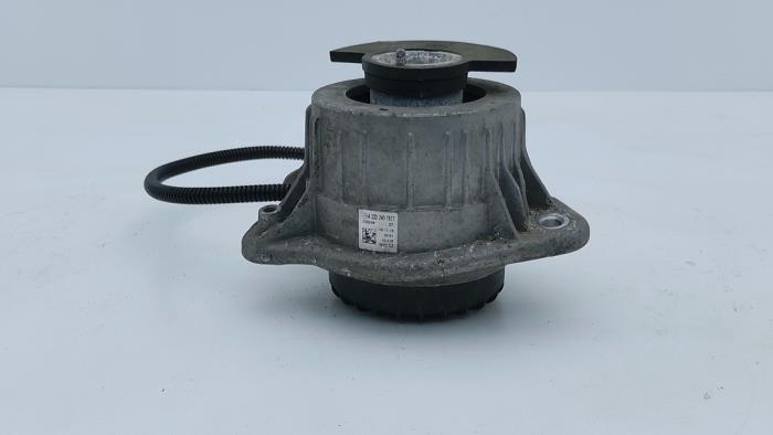 Usagé Support moteur Mercedes S (222.0/222.1) 3.0 S-350 BlueTEC, S-350d 24V Prix € 65,00 Règlement à la marge proposé par Automaterialen Ronald Morien B.V.