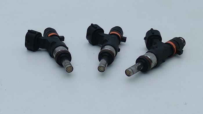 Usados Inyector (inyección de gasolina) Renault Captur I (2R) 0.9 Energy TCE 12V Precio € 59,00 Norma de margen ofrecido por Automaterialen Ronald Morien B.V.