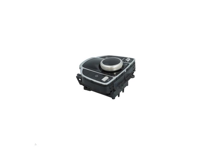 Gebrauchte Bedienung BordSteuergerät Mercedes C (W205) C-160 1.6 16V Preis € 59,00 Margenregelung angeboten von Automaterialen Ronald Morien B.V.