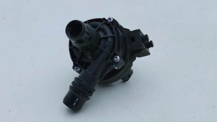 Begagnade Extra vattenpump Citroen C5 X (NC/ND) 1.6 Hybrid 225 Pris € 48,99 Inklusive moms erbjuds av Automaterialen Ronald Morien B.V.