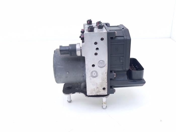 Begagnade ABS-pump Volkswagen Phaeton (3D) 6.0 W12 48V 4Motion Pris € 95,00 Marginaltabell erbjuds av Automaterialen Ronald Morien B.V.