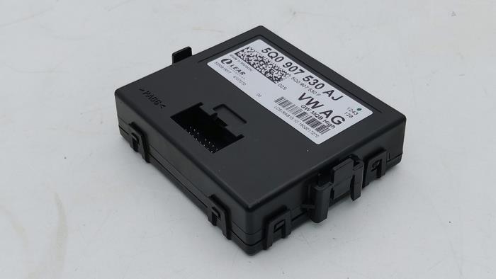 Usagé Ordinateur divers Audi RS 3 Sportback (8VA/8VF) 2.5 TFSI 20V Quattro Performance Prix € 49,00 Règlement à la marge proposé par Automaterialen Ronald Morien B.V.