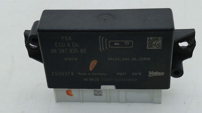 Usados Módulo PDC Peugeot 2008 (UD/UK/UR/US/UX) e-2008 50 kWh Precio € 48,99 IVA incluido ofrecido por Automaterialen Ronald Morien B.V.