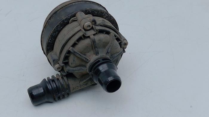 Begagnade Extra vattenpump BMW i3 (I01) i3s Pris € 65,00 Inklusive moms erbjuds av Automaterialen Ronald Morien B.V.
