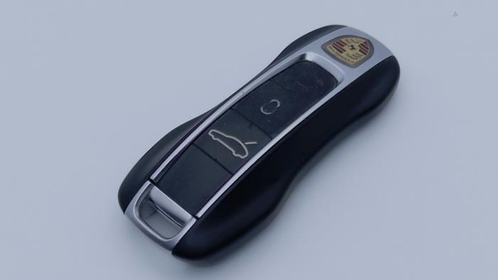 Używane Klucz Porsche Panamera (971G) 3.0 V6 24V 4 Cena € 145,00 Procedura marży oferowane przez Automaterialen Ronald Morien B.V.