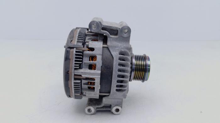 Dynamo från en Audi A4 Quattro (B9) 2.0 TFSI 16V 2016