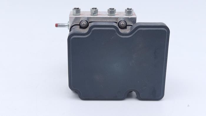 Gebrauchte ABS Pumpe Suzuki SX4 S-Cross (JY) 1.4 Booster Jet Turbo 16V SHVS Preis € 395,00 Margenregelung angeboten von Automaterialen Ronald Morien B.V.