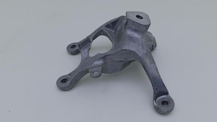 Used Engine mount Audi RS7 Sportback (4GA/4GF) 4.0 V8 TFSI Performance 32V Price € 20,00 Inclusive VAT offered by Automaterialen Ronald Morien B.V.