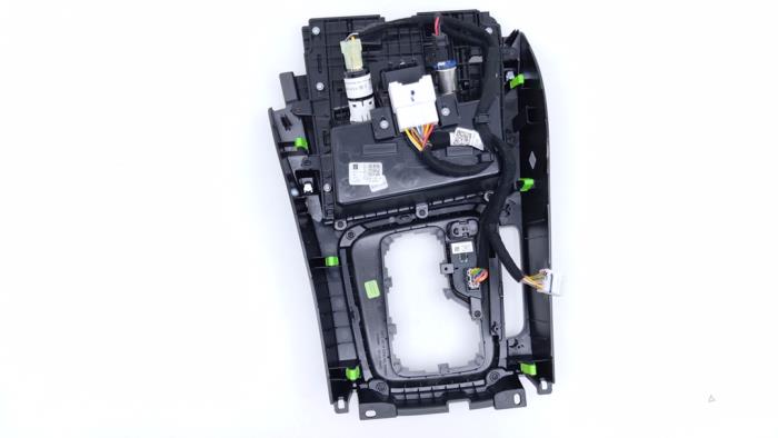 Console Centrale Pour Kia Ceed Sportswagon (CDF) 2022 - Ref. 84675J7000, Occasion