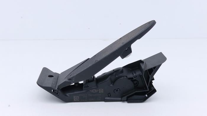 Używane Pedal gazu Mini Mini (F55) 1.5 12V One Cena € 75,00 Procedura marży oferowane przez Automaterialen Ronald Morien B.V.