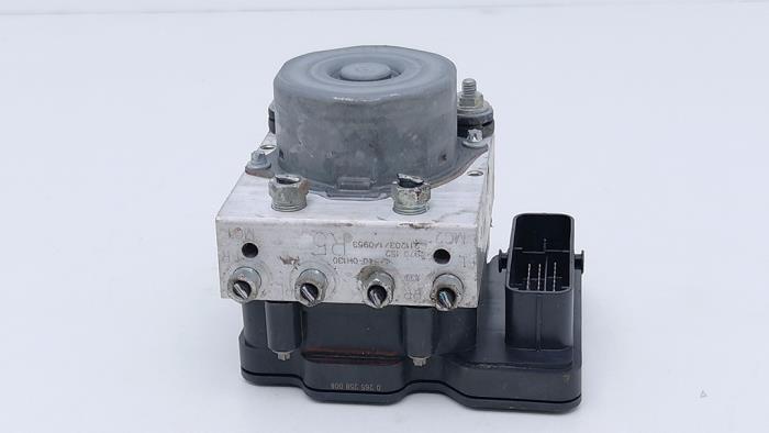 Usagé Bloc ABS Toyota Aygo (B40) 1.0 12V VVT-i Prix € 45,00 Règlement à la marge proposé par Automaterialen Ronald Morien B.V.