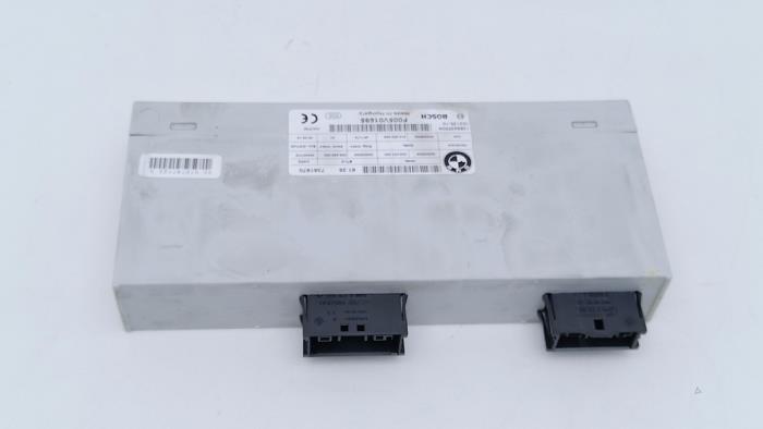 Używane Modul silnika tylnej klapy BMW M5 (F10) 4.4 V8 32V TwinPower Turbo Cena € 145,00 Procedura marży oferowane przez Automaterialen Ronald Morien B.V.