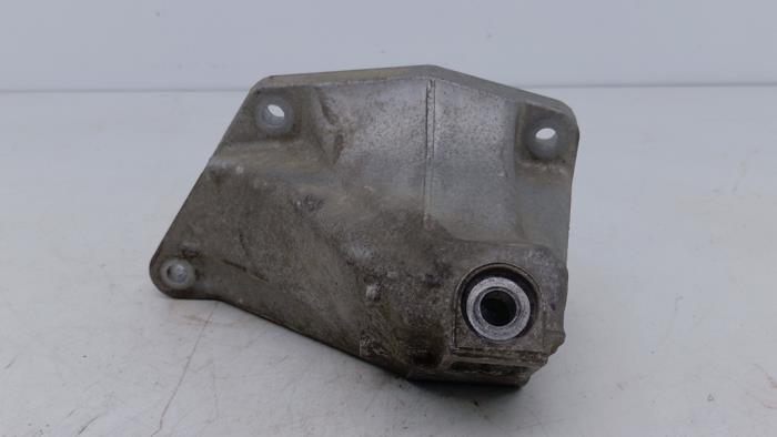 Usagé Support moteur BMW M5 (F10) 4.4 V8 32V TwinPower Turbo Prix € 45,00 Règlement à la marge proposé par Automaterialen Ronald Morien B.V.