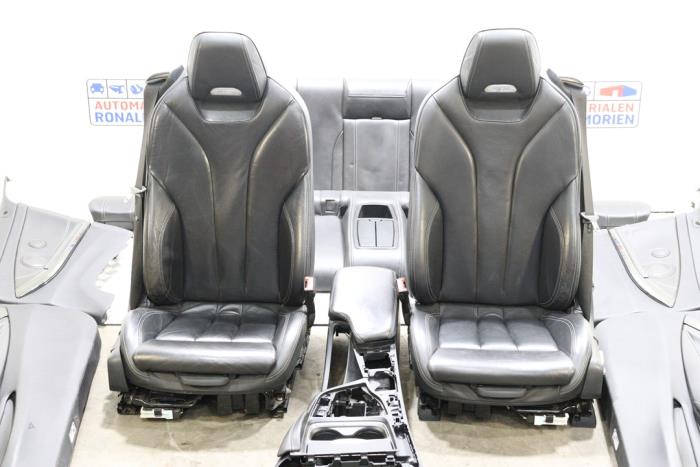 Usagé Intérieur complet BMW M4 (F83) 3.0 24V TwinPower Turbo Prix € 1.195,00 Règlement à la marge proposé par Automaterialen Ronald Morien B.V.