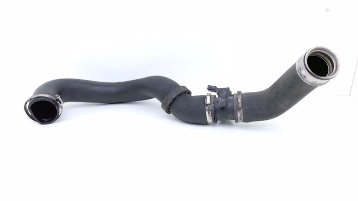 Gebrauchte Intercooler Rohr Volkswagen Transporter/Caravelle T5 2.0 TDI DRF Preis € 75,00 Margenregelung angeboten von Automaterialen Ronald Morien B.V.