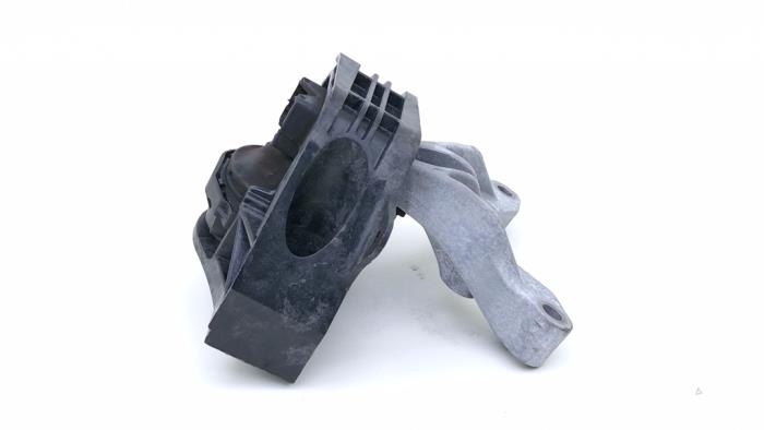 Used Engine mount Peugeot 208 II (UB/UH/UP) 1.2 Vti 12V PureTech 100 Price € 48,99 Inclusive VAT offered by Automaterialen Ronald Morien B.V.