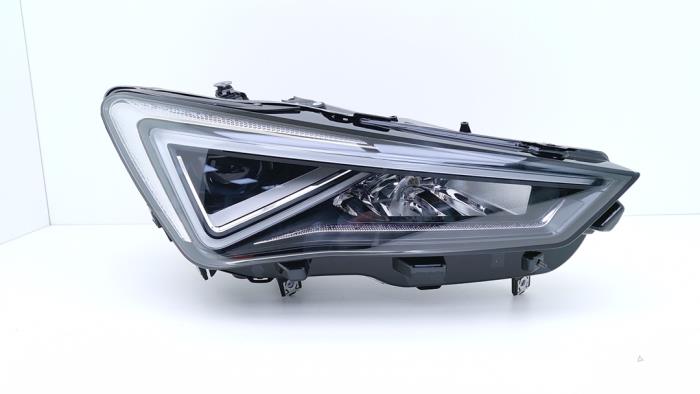 Nowe Reflektor prawy Seat Tarraco 1.5 TSI ACT 16V Cena € 598,95 Z VAT oferowane przez Automaterialen Ronald Morien B.V.