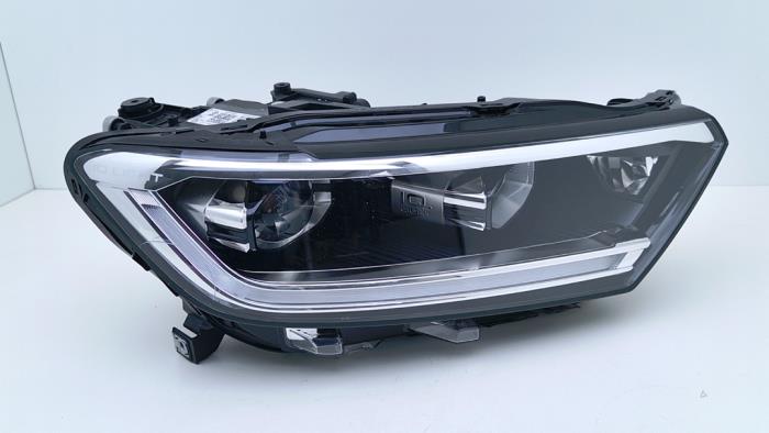 Używane Reflektor prawy Volkswagen T-Roc I 1.5 TSI 16V Cena € 840,95 Z VAT oferowane przez Automaterialen Ronald Morien B.V.
