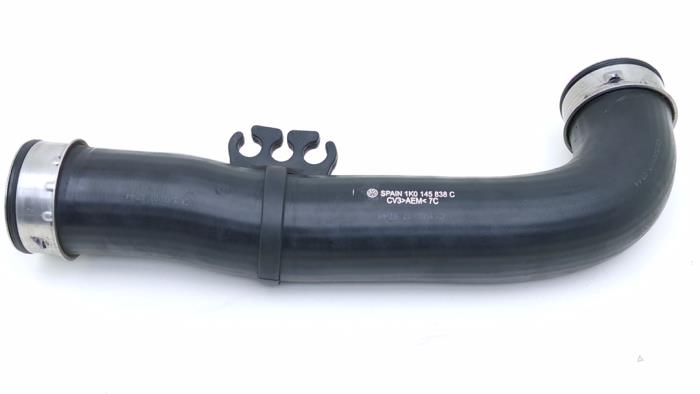 Gebrauchte Intercooler Schlauch Volkswagen Passat Variant (3C5) 1.9 TDI Preis € 15,00 Margenregelung angeboten von Automaterialen Ronald Morien B.V.