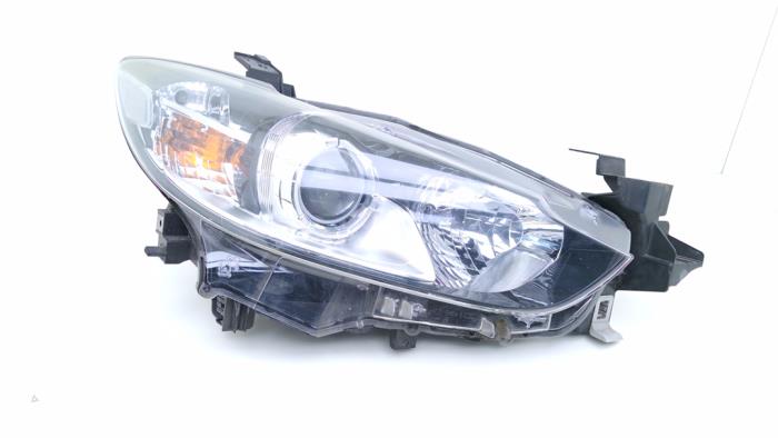 Używane Reflektor prawy Mazda 6 SportBreak (GJ/GH/GL) 2.2 SkyActiv-D 150 16V Cena € 149,00 Procedura marży oferowane przez Automaterialen Ronald Morien B.V.