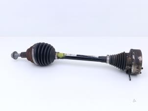 Gebrauchte Antriebswelle links vorne Volkswagen Golf VII Variant (AUVV) 1.5 TSI Evo BMT 16V Preis € 55,00 Margenregelung angeboten von Automaterialen Ronald Morien B.V.