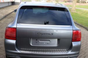 Używane Tylna klapa Porsche Cayenne (9PA) 4.5 S V8 32V Cena € 225,00 Procedura marży oferowane przez Automaterialen Ronald Morien B.V.