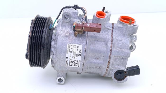 Usagé Pompe clim Skoda Kamiq 1.0 TSI 12V Prix € 55,00 Règlement à la marge proposé par Automaterialen Ronald Morien B.V.
