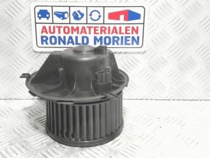 Usados Motor de ventilador de calefactor Volkswagen Touran (1T1/T2) 2.0 TDI DPF Precio € 35,00 Norma de margen ofrecido por Automaterialen Ronald Morien B.V.
