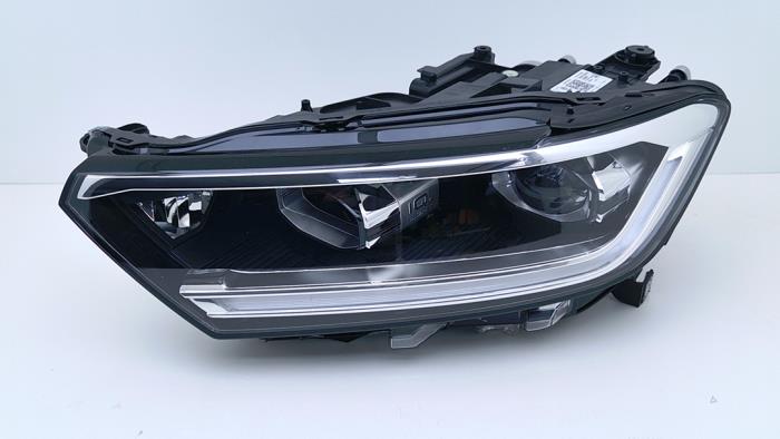 Używane Reflektor lewy Volkswagen T-Roc I 1.5 TSI 16V Cena € 840,95 Z VAT oferowane przez Automaterialen Ronald Morien B.V.