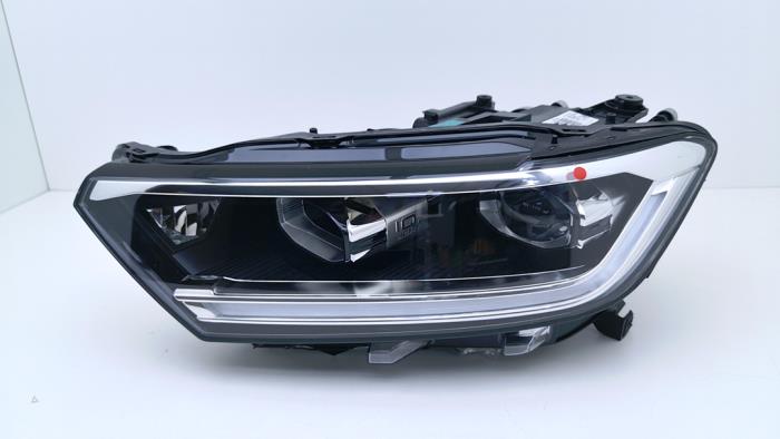 Używane Reflektor lewy Volkswagen T-Roc I 1.5 TSI 16V Cena € 840,95 Z VAT oferowane przez Automaterialen Ronald Morien B.V.