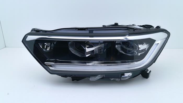 Używane Reflektor lewy Volkswagen T-Roc I 1.5 TSI 16V Cena € 840,95 Z VAT oferowane przez Automaterialen Ronald Morien B.V.