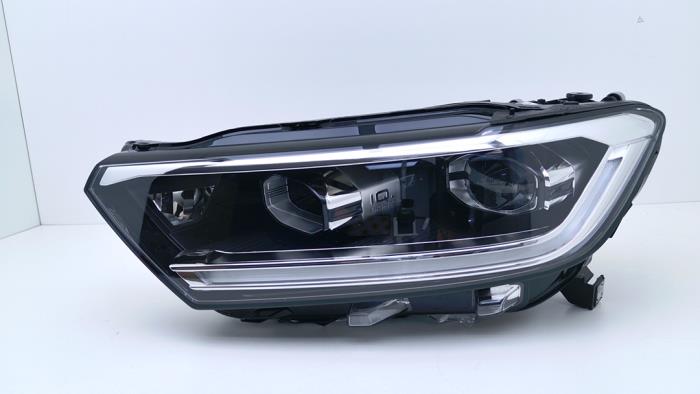 Używane Reflektor lewy Volkswagen T-Roc I 1.5 TSI 16V Cena € 840,95 Z VAT oferowane przez Automaterialen Ronald Morien B.V.