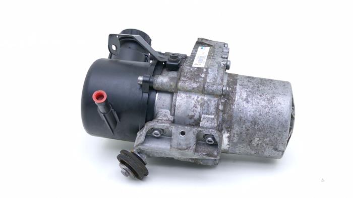 Usagé Pompe de direction Peugeot 508 SW (8E/8U) 1.6 BlueHDI 120 Prix € 295,00 Règlement à la marge proposé par Automaterialen Ronald Morien B.V.