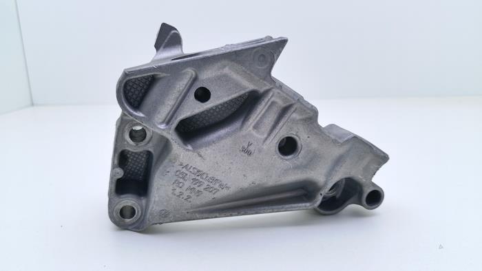 Usagé Support moteur Volkswagen Golf VIII (CD1) 2.0 TDI BlueMotion 16V Prix € 25,00 Prix TTC proposé par Automaterialen Ronald Morien B.V.