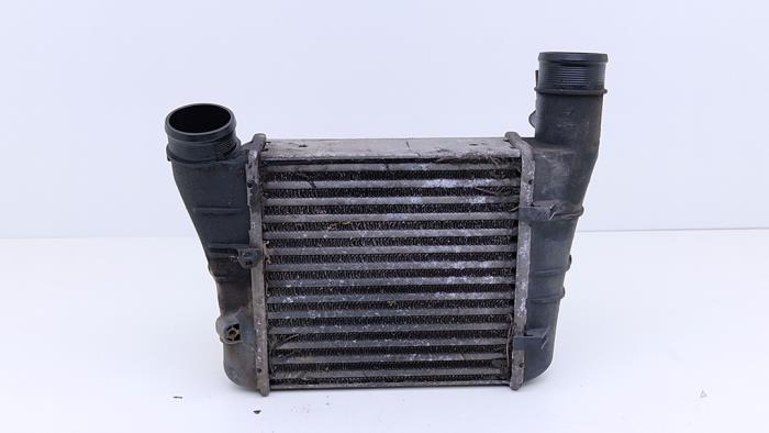 Usados Intercooler Audi A4 Avant (B7) 2.0 TFSI 20V Quattro Precio € 49,00 Norma de margen ofrecido por Automaterialen Ronald Morien B.V.