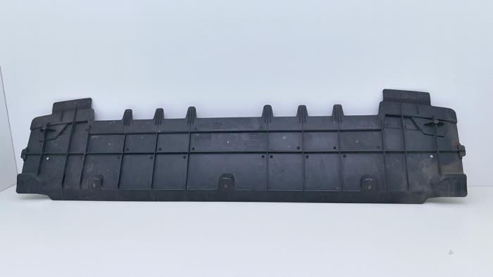 Usados Parachoque placa base Audi Q3 Sportback (F3N) 1.4 45 TFSIe 16V Precio € 45,00 IVA incluido ofrecido por Automaterialen Ronald Morien B.V.