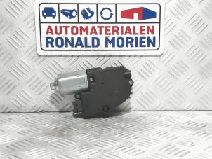 Used Sunroof motor Renault Megane II Grandtour (KM) 1.6 16V Price € 75,00 Margin scheme offered by Automaterialen Ronald Morien B.V.