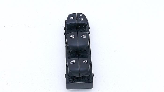 Usados Interruptor combinado de ventanillas Nissan Qashqai (J11) 1.3 DIG-T 140 16V Precio € 50,00 Norma de margen ofrecido por Automaterialen Ronald Morien B.V.