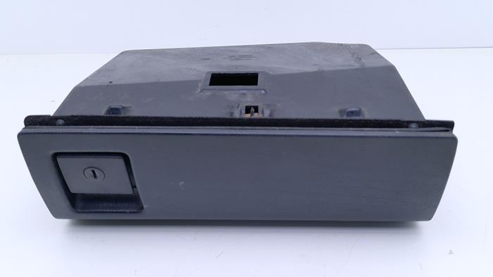 Begagnade Handskfack Volkswagen Corrado 2.9 VR6 Pris € 35,00 Marginaltabell erbjuds av Automaterialen Ronald Morien B.V.