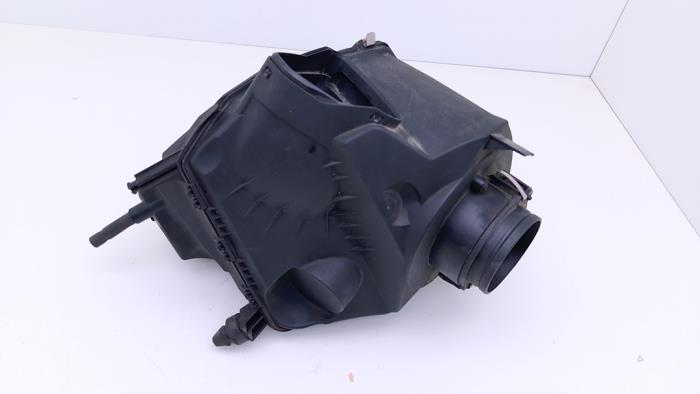 Gebrauchte Luftfiltergehäuse Audi A6 Avant (C6) 2.4 V6 24V Preis € 49,00 Margenregelung angeboten von Automaterialen Ronald Morien B.V.