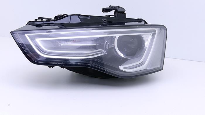 Używane Reflektor lewy Audi RS 5 (8F7) 4.2 V8 32V Cena € 295,00 Procedura marży oferowane przez Automaterialen Ronald Morien B.V.
