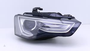 Używane Reflektor prawy Audi RS 5 (8F7) 4.2 V8 32V Cena € 75,00 Procedura marży oferowane przez Automaterialen Ronald Morien B.V.