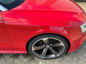 Używane Blotnik prawy przód Audi RS 5 (8F7) 4.2 V8 32V Cena € 795,00 Procedura marży oferowane przez Automaterialen Ronald Morien B.V.