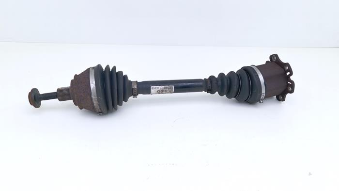 Gebrauchte Antriebswelle rechts vorne Volkswagen Phaeton (3D) 6.0 W12 48V 4Motion Preis € 49,00 Margenregelung angeboten von Automaterialen Ronald Morien B.V.