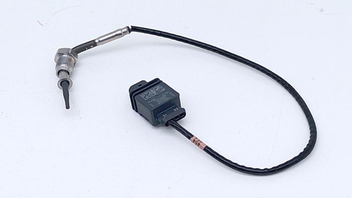 Usagé Sensor température d’échappement Volkswagen Tiguan (CT1) 1.5 eTSI 150 Prix € 54,45 Prix TTC proposé par Automaterialen Ronald Morien B.V.