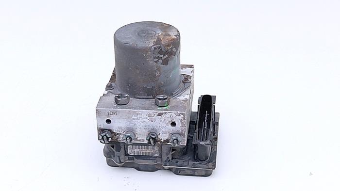 Usagé Pompe ABS Ford Transit 2.2 TDCi 16V Prix € 49,00 Règlement à la marge proposé par Automaterialen Ronald Morien B.V.