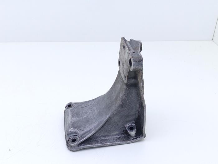 Used Engine mount Volkswagen Corrado 2.0 16V Price € 39,00 Margin scheme offered by Automaterialen Ronald Morien B.V.