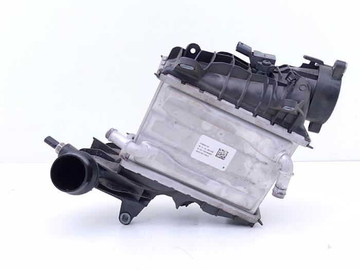 Usados Intercooler Volvo XC60 II (UZ) 2.0 B4 16V Mild Hybrid AWD Precio € 125,00 Norma de margen ofrecido por Automaterialen Ronald Morien B.V.
